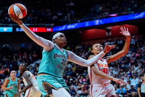 Liberty hold off late surge to beat Sun in rare clunker for Breanna Stewart
