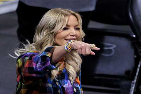 Buss family selling Lakers’ ownership to Josh Kushner, Bob Iger