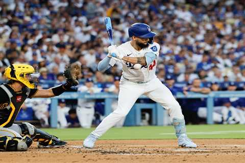 Andy Pages leaves Dodgers game after taking 100 mph fastball off hand