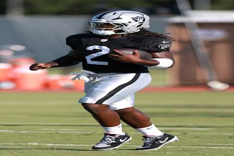 Raiders RB Ashton Jeanty suffers leg injury, helped off field as stunned team looks on