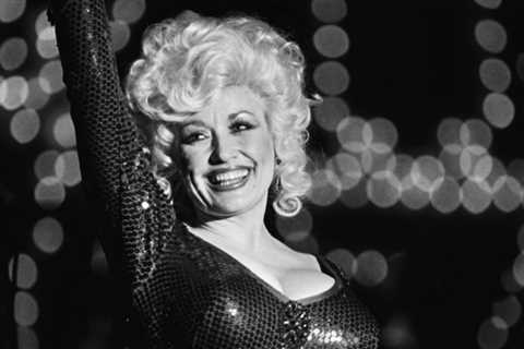 25 Ultra-Rare Photos Of Dolly Parton To Honor Her Ultra-Rare Life