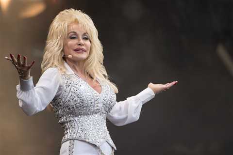 President Trump Orders U.S. Flags Lowered to Half-Staff for 1 Week to Mourn Dolly Parton: ‘The..