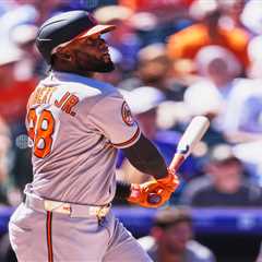 Luis Robert Jr. drives in Pete Alonso during solid Orioles debut days after Mets exit