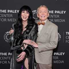 Bob Mackie, Dress Designer to the Stars, Dies at 87
