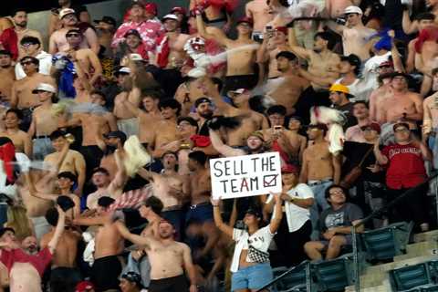 Angels’ ‘sell the team’ chants had an impact on Arte Moreno’s departure