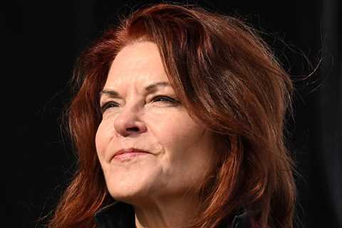 Johnny Cash's Daughter Rosanne Cash Postpones Shows After Medical Emergency