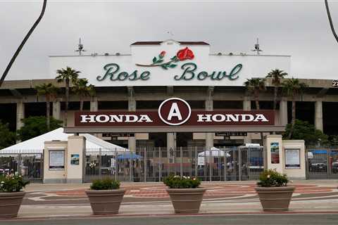 UCLA AD Tim Harris makes generous gesture to get fans to Rose Bowl
