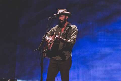 Ray LaMontagne Is ‘Doing Well’ After On-Stage Collapse In Nashville