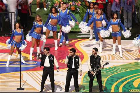Jonas Brothers Bring Showtime to NFL Melbourne Game