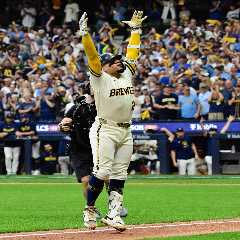 Brewers demoralize Dodgers, Yoshinobu Yamamoto to take stunning 2-0 NLCS lead