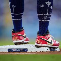 Did Miguel Rojas jinx the Dodgers? His bold World Series cleats are aging terribly